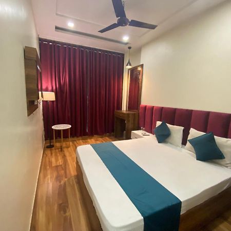 Hotel 56 - 200 Meter From Golden Temple Amritsar Extérieur photo