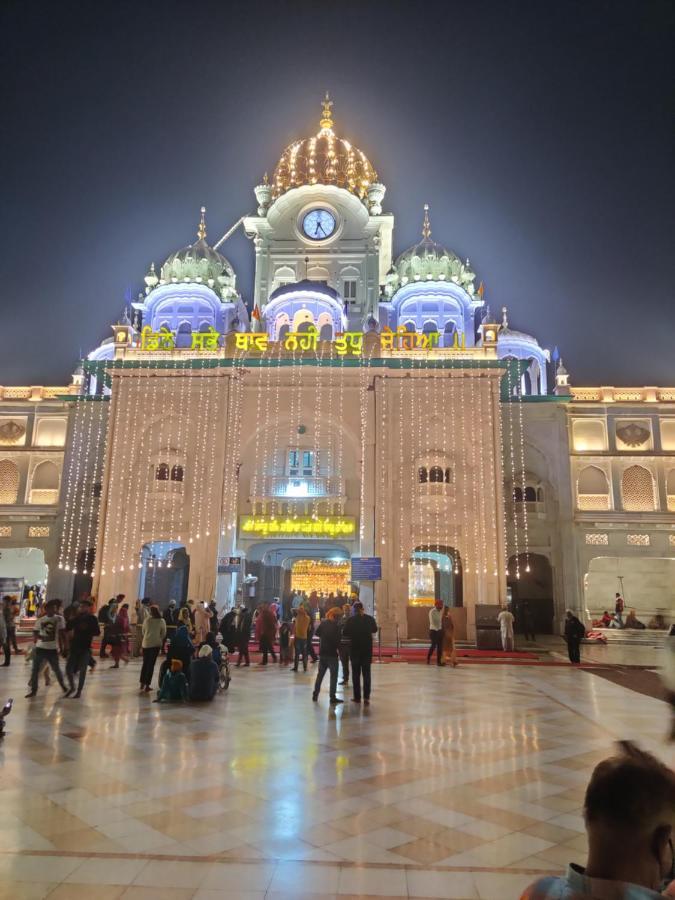 Hotel 56 - 200 Meter From Golden Temple Amritsar Extérieur photo