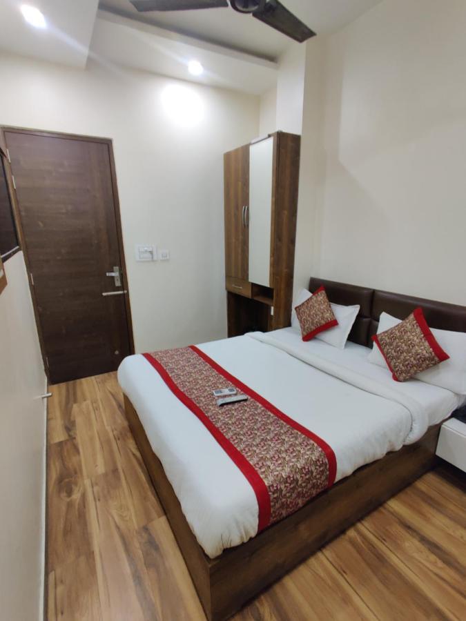 Hotel 56 - 200 Meter From Golden Temple Amritsar Extérieur photo