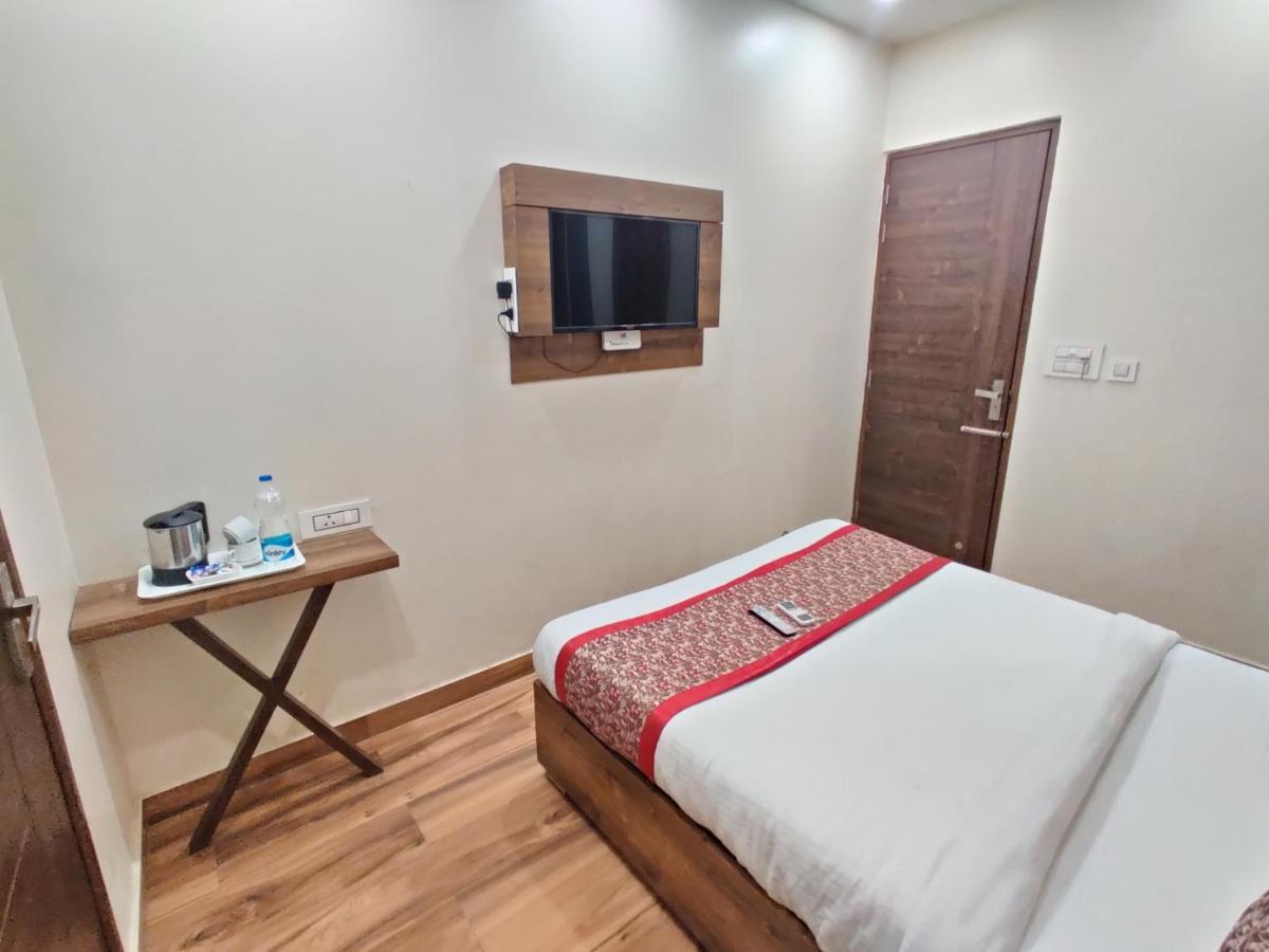 Hotel 56 - 200 Meter From Golden Temple Amritsar Extérieur photo