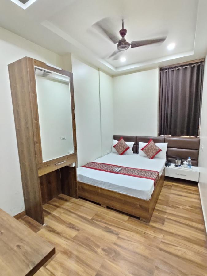 Hotel 56 - 200 Meter From Golden Temple Amritsar Extérieur photo